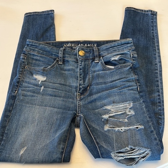 American Eagle High rise jegging Skinny Destroyed Jeans Size 2 - Picture 1 of 12
